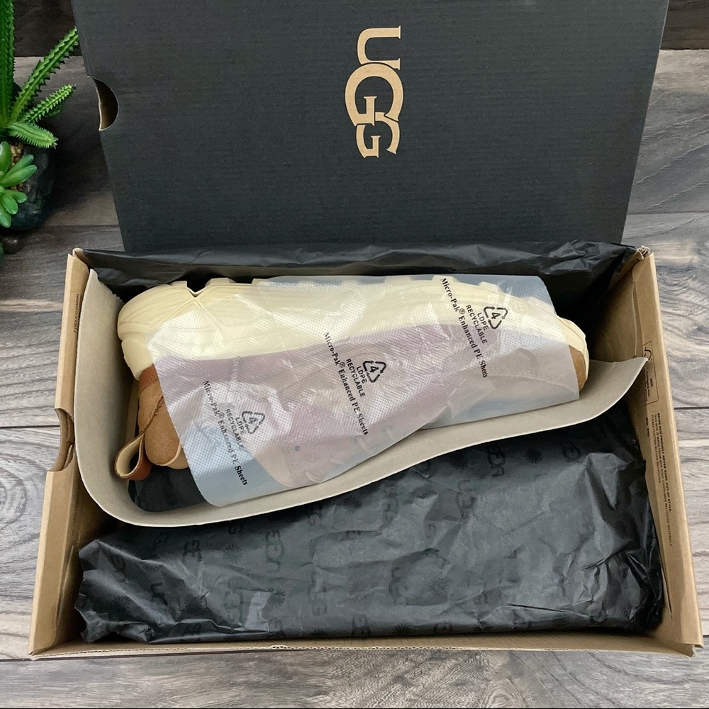 NIB UGG Miwo Trainer Low Sneaker Suede Vibram - Picture 10 of 12